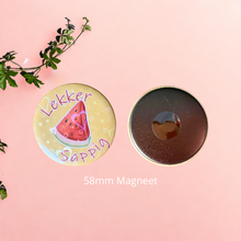 Afbeelding in Gallery-weergave laden, π Lekker Sappig β Festival Button/Magneet