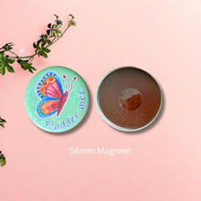 Afbeelding in Gallery-weergave laden, π¦ Fladder mee β Festival Button/Magneet